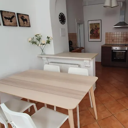 Kis Haz Nagy Kerttel Kozponti Reszen Feriehus *